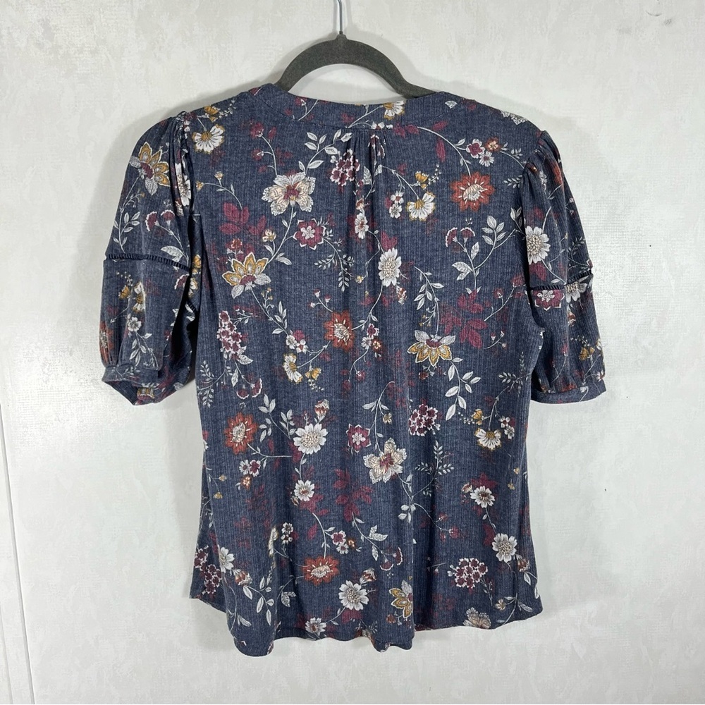Fred David Blue Pleated Short Sleeve Blouse 1/2 Button Front Floral Pattern - Picture 4 of 8